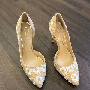 Jessica Simpson Daisy Pumps